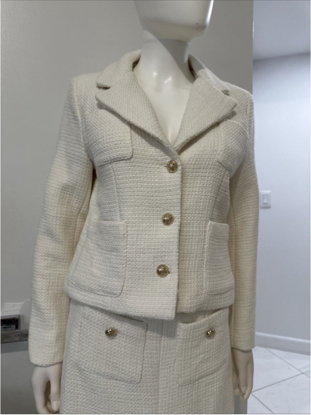 Women Skirt Suit Ivory Size Medium Gold Bottom 2 Piece Jacket - Picture 2 of 16